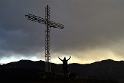 90 Il cielo si rannuvola di brutto...